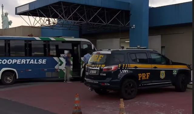 Passageiro reage e mata suspeito durante tentativa de assalto em micro-ônibus na BR 235