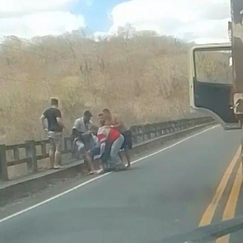 Heróis Anônimos salvam vida em momento de Coragem na Ponte do Vaza Barris