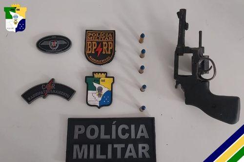 Polícia prende suspeitos por porte ilegal de arma no centro de Areia Branca