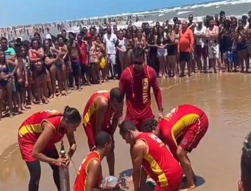 Jovem morre afogado na Praia da Atalaia, em Aracaju