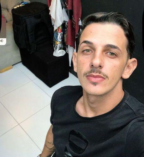 Dono de hamburgueria é morto a tiros enquanto pilotava motocicleta em Itabaiana