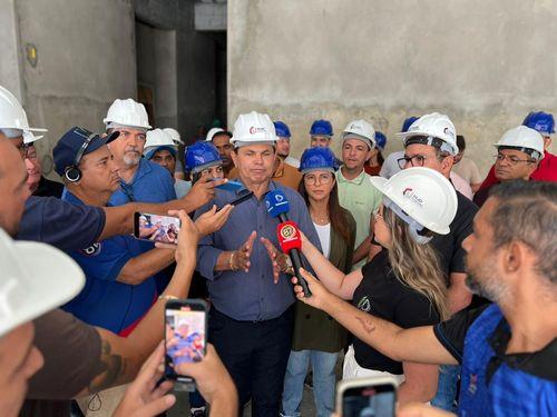 Prefeito de Itabaiana realiza visita técnica a obras em andamento no município