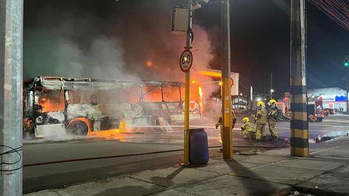 Incêndio atinge ônibus em Aracaju; passageiros saem ilesos