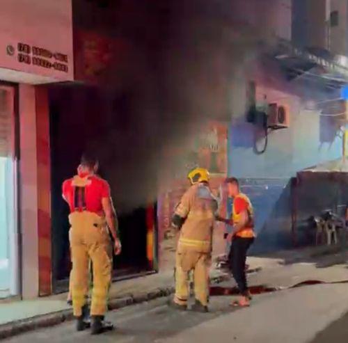 Incêndio atinge lanchonete no Centro de Itabaiana e mobiliza bombeiros