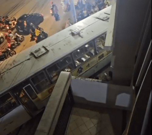 Ônibus desgovernado invade calçada e atinge comércio em Itabaiana