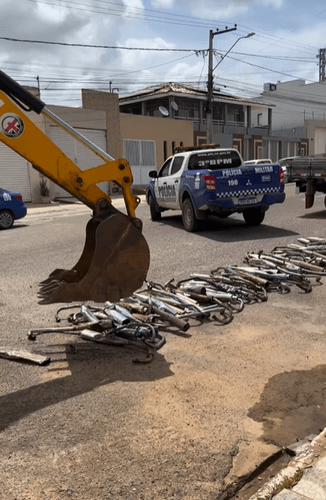 Polícia destrói escapamentos irregulares apreendidos em Ribeirópolis