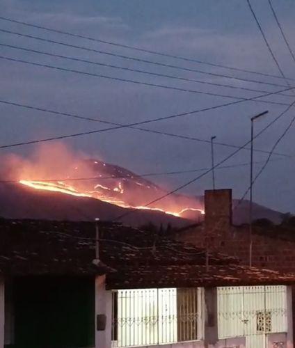 Incêndio ameaça serras em Areia Branca e Itabaiana