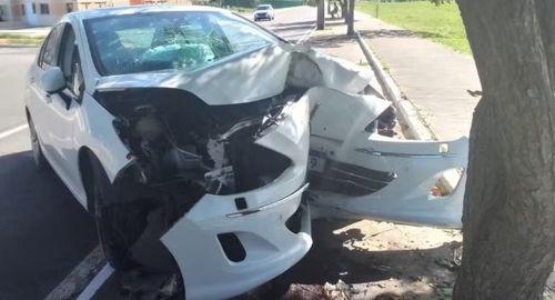 Mulher é atropelada e motorista morre após perder controle de carro em Aracaju