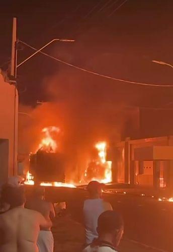 Caminhão coletor da Prefeitura de Glória pega fogo em Ribeirópolis