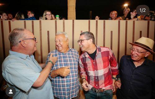 Clima descontraído: Governador Fábio Mitidieri se reúne com três ex-governadores no Arraiá do Povo