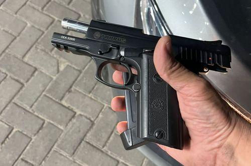Com arma ilegal, homem é flagrado momentos antes de cometer homicídio