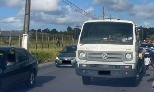 Colisão entre caminhão e bicicleta em Nossa Senhora do Socorro deixa ciclista ferido