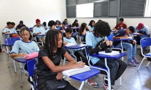 Pé-de-Meia: MEC libera oitava parcela do benefício para alunos do ensino médio