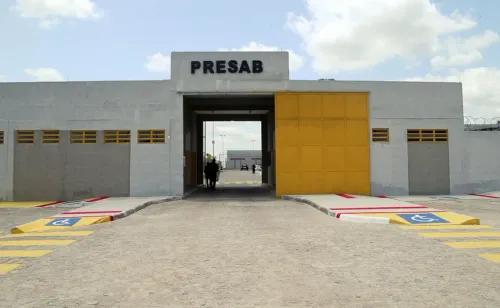 Detentos, em regime semiaberto, são baleados em frente ao presidio de Areia Branca