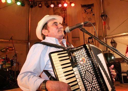 Morre o cantor Zé Américo de Campo do Brito aos 70 anos