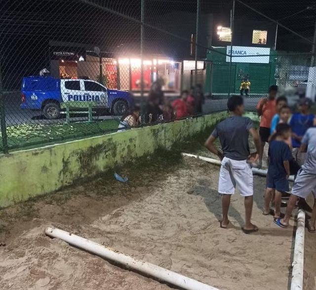 Trave de futebol cai e fere menino de 12 anos no Parque dos Faróis